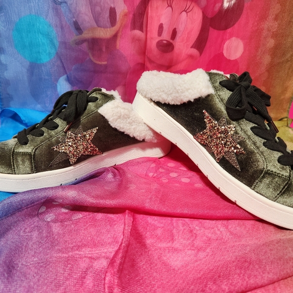 Women's Payton Olive green Velvet Sneakers with fur slip on - Picture 5 of 6